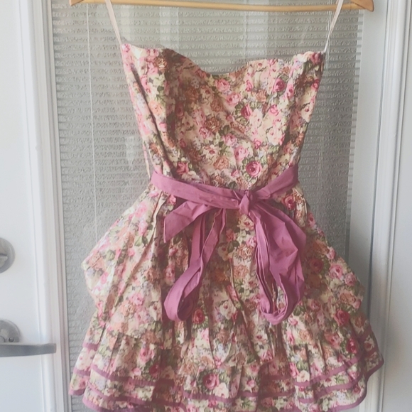 Love Culture Dresses & Skirts - Floral bow tie accent mini dress